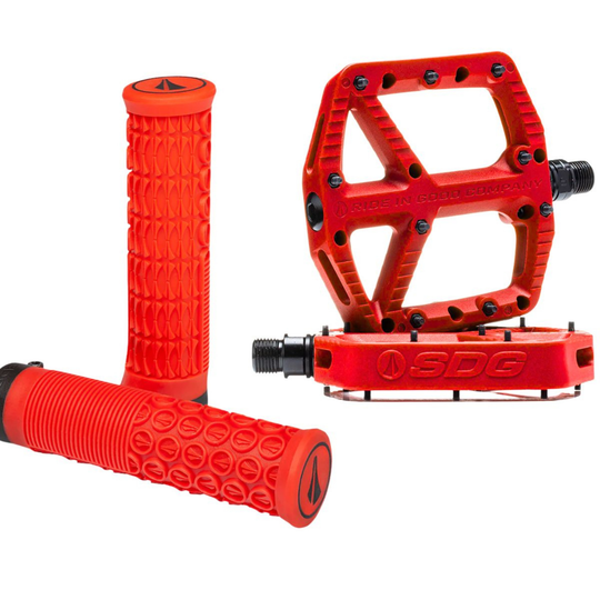 KIT 2 PEDALES SDG 110MM X 105MM + 2 GRIPS DE 33MM DE REGALO