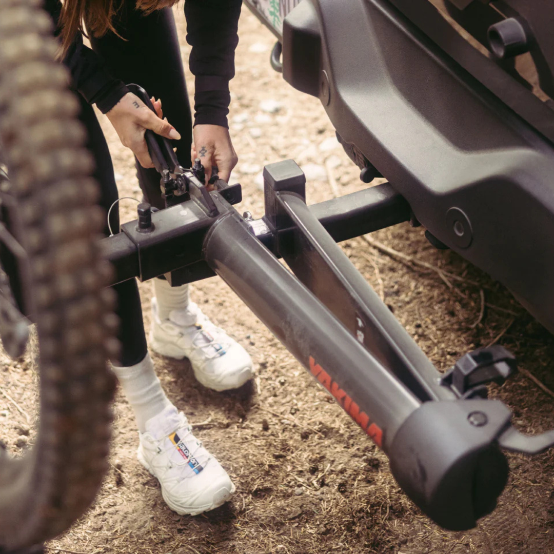 ADAPTADOR YAKIMA DE ENGANCHE ABATIBLE BACKSWING PARA BICICLETAS