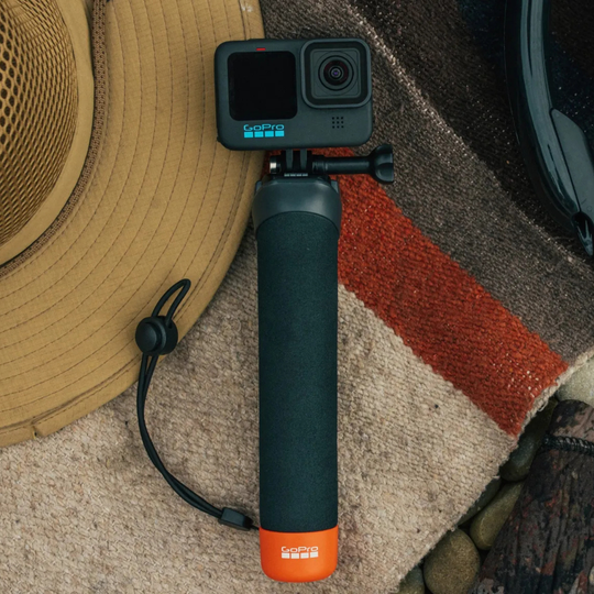 CÁMARA DE ACCIÓN GOPRO HERO 13 HOLIDAY BUNDLE + LENTE MACRO + 4 BATERIAS DE REGALO